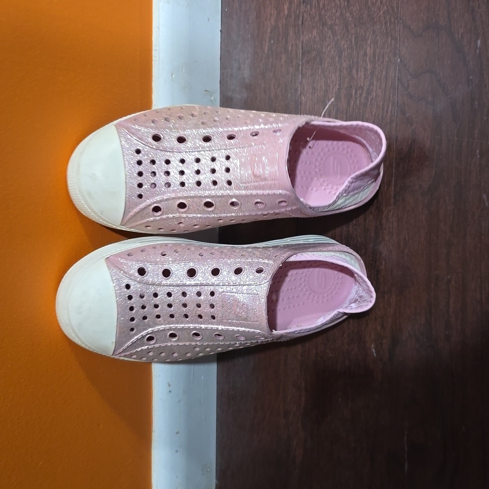 Girl's water and play shoes - Size 3 glittery pink color